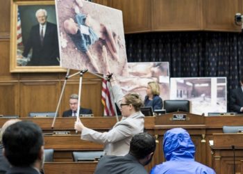 صَمْتاً أحدّثُكُمْ