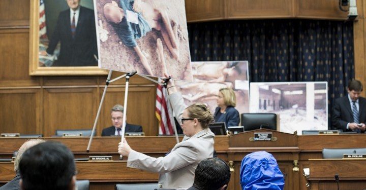 صَمْتاً أحدّثُكُمْ