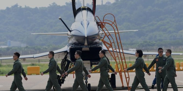 إذا حاصرت الصين تايوان.. “كلفة عالية سترهق اقتصاد العالم”