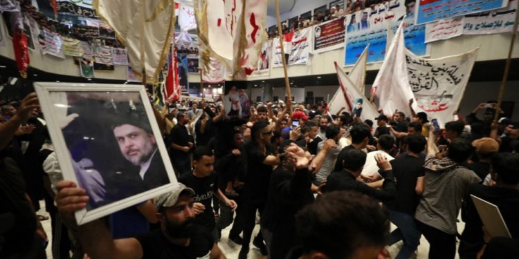 أزمة العراق السياسية.. نفوذ إيران “يضعف” واستراتيجيتها “مهددة”