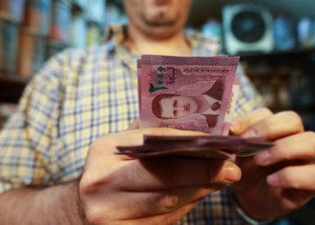 الليرة السورية تُستنزف ببطء..حلول النظام الأمنية لا تُجدي