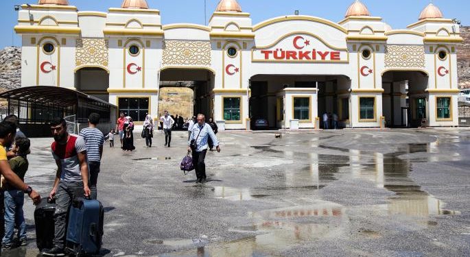 تعنيف اللاجئين… اعتداء على سوريين بمراكز ترحيل تركية