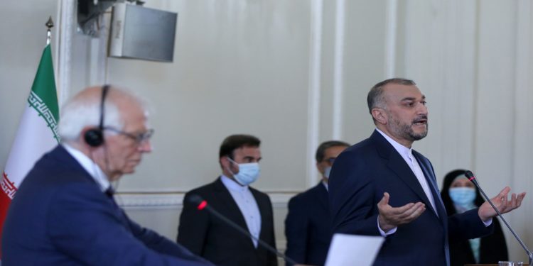 مطالب إيرانية قد “تعيق” إعادة إحياء الاتفاق النووي