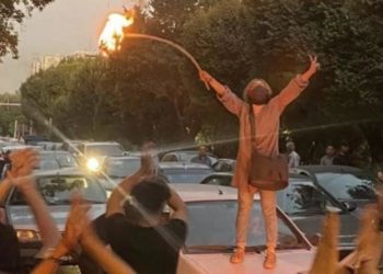 انتفاضة إيران هل تصبح ثورة عارمة؟