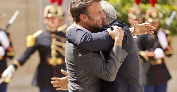 إحباط إسرائيلي من النتائج الفاشلة بزيارتي لابيد لبرلين وباريس