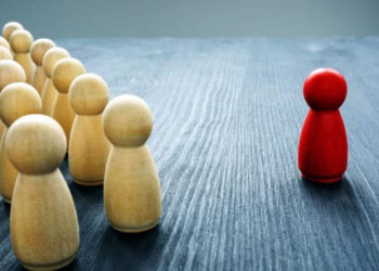 القناعة السياسية أهم من القانون والدستور