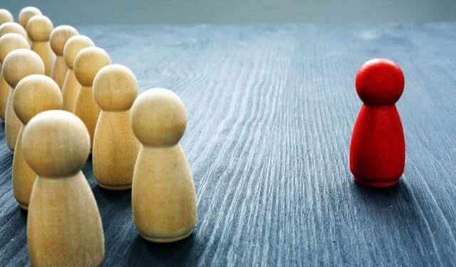 القناعة السياسية أهم من القانون والدستور