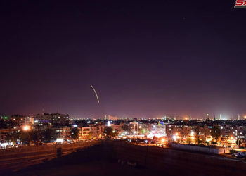 بل لماذا يردّ على الغارات الإسرائيلية؟