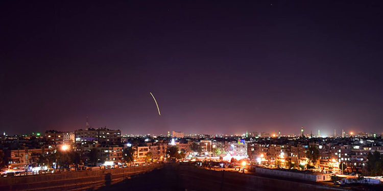 بل لماذا يردّ على الغارات الإسرائيلية؟