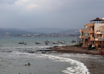 بحر سورية يلفظ جثث 34 مهاجرًا انطلقوا من لبنان 20 ناجياً يتلقون العلاج في المستشفى والبحث عن ناجين ما زال مستمراً