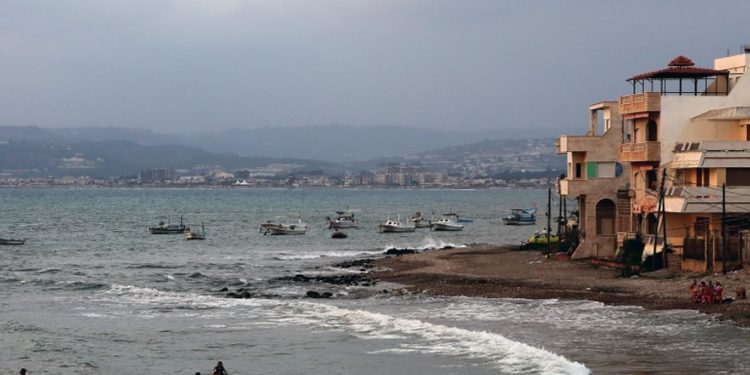 بحر سورية يلفظ جثث 34 مهاجرًا انطلقوا من لبنان 20 ناجياً يتلقون العلاج في المستشفى والبحث عن ناجين ما زال مستمراً