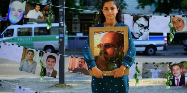 وفا مصطفى و”الهوية المركبة” لسوريي فلسطين مع بودكاست “تقارب”