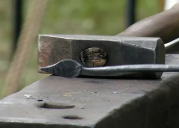 أوربا بين المطرقة والسندان