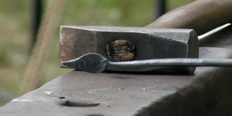 أوربا بين المطرقة والسندان