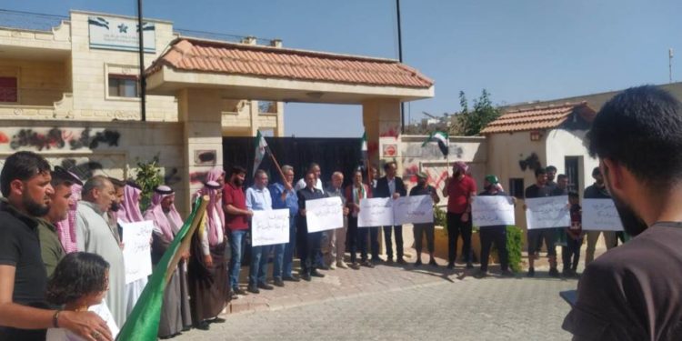 أعزاز: وقفة ضد الائتلاف..للانسحاب من مسارات التفاوض العبثية