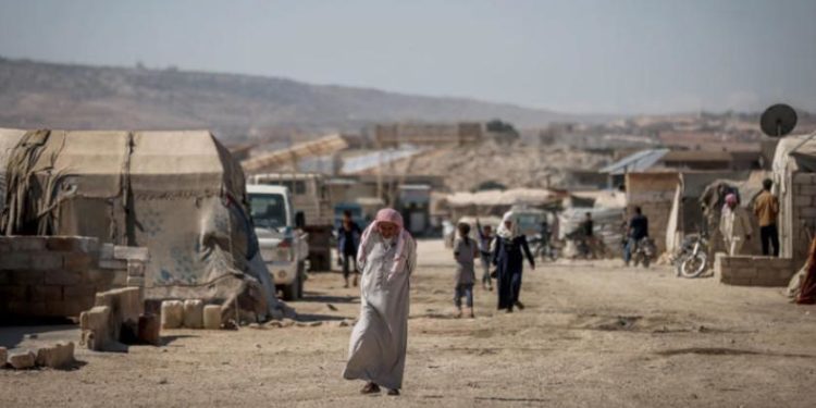 تصعيد بري وجوي «غير مسبوق» شمال غربي سورية المقاتلات الروسية تدفع بآلاف النازحين للجوء إلى العراء