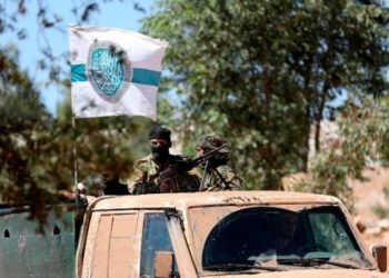 “تحرير الشام” تستنفر قواتها في إدلب وتوجّه أرتالها إلى حدود “غصن الزيتون”