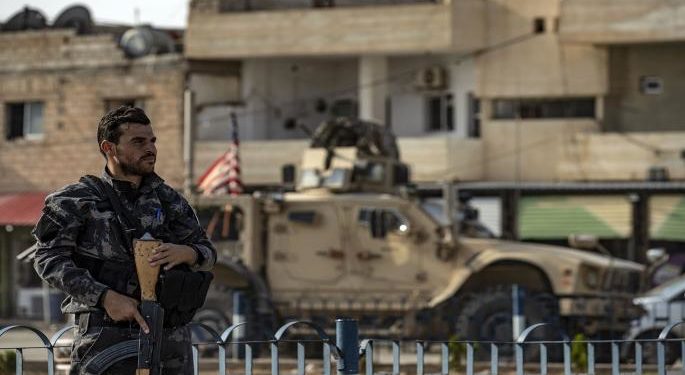 “قسد” تفرض حظراً للتجول بريف دير الزور الغربي رداً على الاحتجاجات