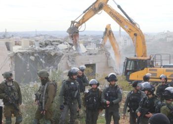 لوموند: أوروبا تدفع و”إسرائيل” تدمر بأراضي فلسطين المحتلة