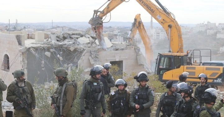 لوموند: أوروبا تدفع و”إسرائيل” تدمر بأراضي فلسطين المحتلة