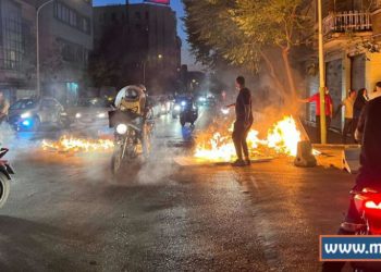 الثورة في إيران مستمرة والتغيير على الأبواب