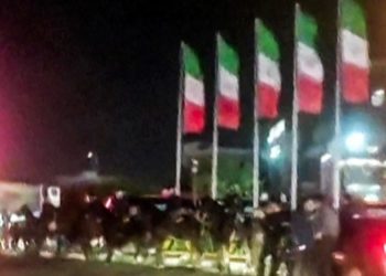 الإضرابات تعم مدن إيران والنظام يهدد بالقتل والاعتقال