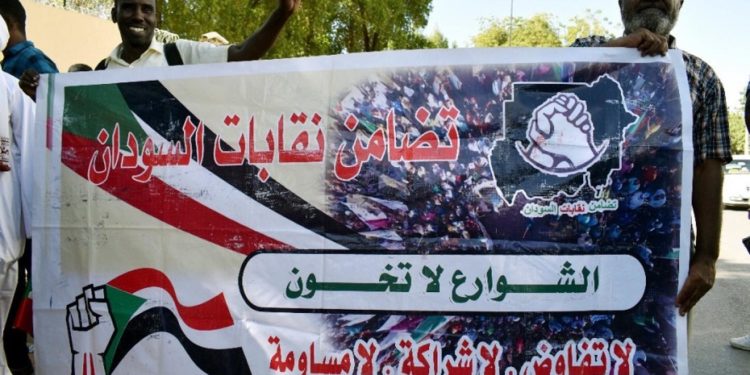عودة النقابات والاتحادات المنحلة تفجر صراعا جديدا في السودان