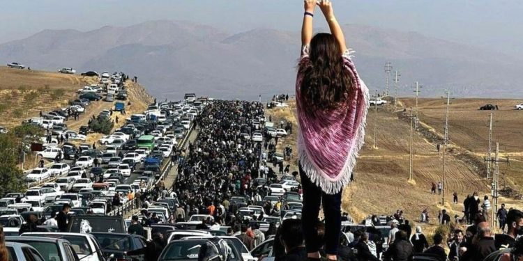 إيران: خاتمي يعلن تأييده للاحتجاجات..ورئيسي يخشى المصير السوري