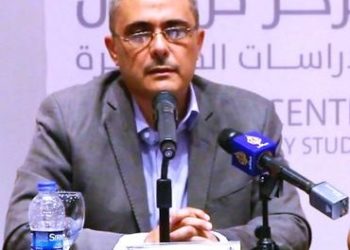 فتوى تحريم الهجرة: وصاية على الناس واحتكار غير مشروع لمعرفة الواقع