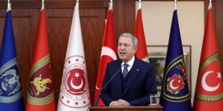 وزير الدفاع التركي: اجتماع موسكو الثلاثي بحث حل الأزمة السورية في إطار «2254»أنقرة ترى معارضة أميركية ـ أوروبية للتقارب… وجاويش أوغلو نفى لقاءه الأسد