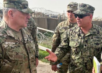 رئيس الأركان الأميركي يجري زيارة مفاجئة إلى شمال شرق سورية