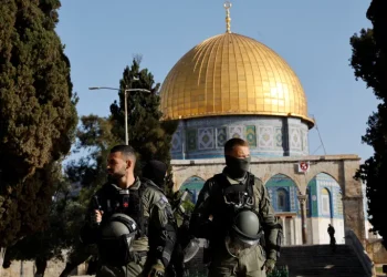 الاحتلال يرتكب الجرائم بحق المعتكفين في المسجد الاقصى