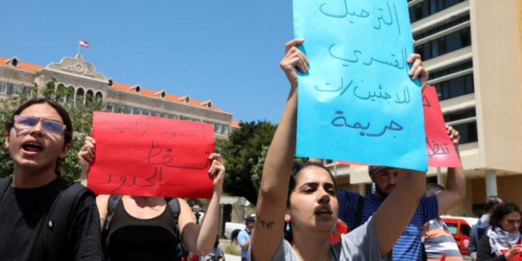 العنصرية في لبنان لن توقفها عودة الأسد إلى الجامعة العربية