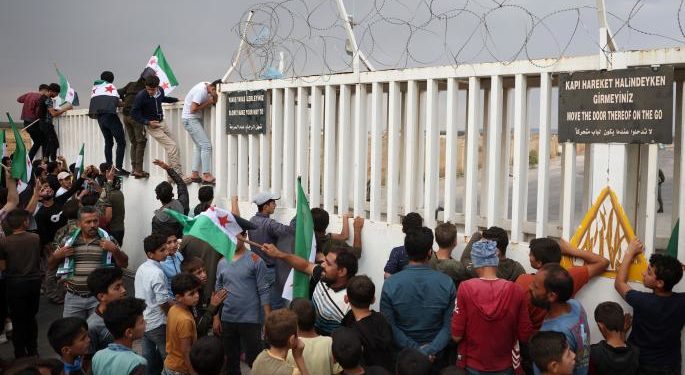 النظام يمدد إدخال المساعدات إلى الشمال السوري عبر معبرين