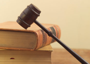 حول الدستور والدستوريين