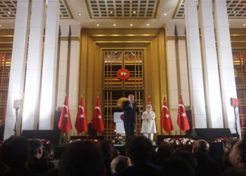 عن السلطنة التي أصبحت ديموقراطية