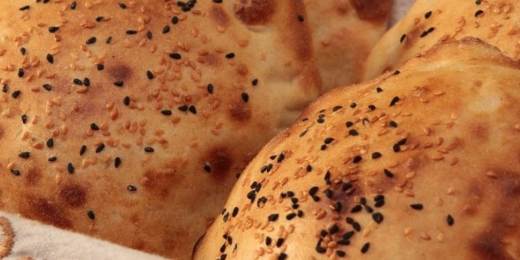 خبز و كيبتاجون ومنفى