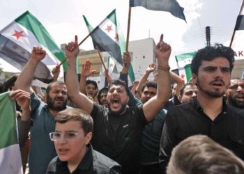 مئات يتظاهرون في شمال سورية احتجاجاً على مشاركة الأسد في القمة العربية