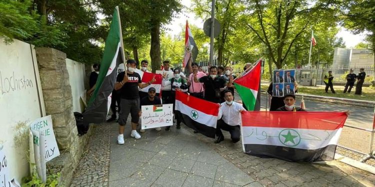 مظاهرة أحوازية أمام السفارة الإيرانية في استكهولم للتنديد بجريمة إعدام الشهيد حبيب أسيود أحد مؤسسي حركة النضال العربي لتحرير الاحواز