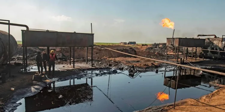 حرّاقات النفط البدائية.. الكارثة الاجتماعية والبيئية المدمّرة (تقرير ميداني في مناطق شمال وشرق سورية)