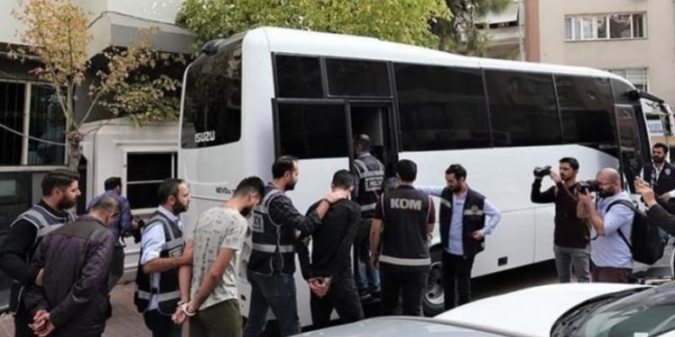 السوريون في مواجهة العنصرية والترحيل