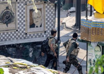    السيطرة على “عين الحلوة” مفتاح المخيمات الفلسطينية في لبنان