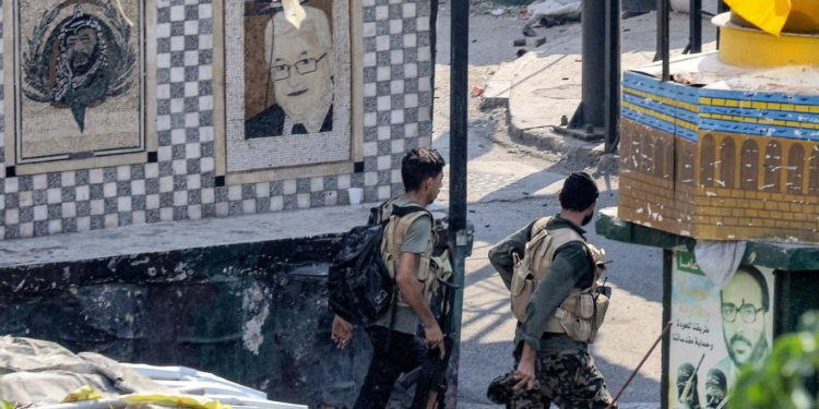 السيطرة على “عين الحلوة” مفتاح المخيمات الفلسطينية في لبنان