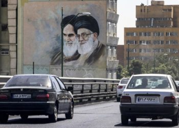 مصادر قوة النظام والمرشد في إيران