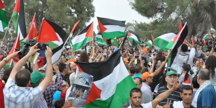 تهويد الأرض وتهجير الشعب الفلسطيني