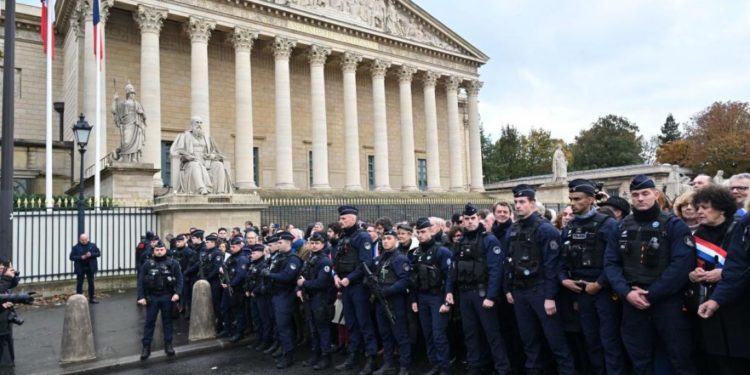 من ليس معنا فهو معادٍ للسامية!