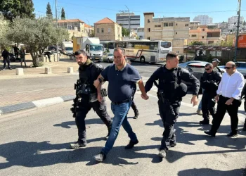 بالترهيب والترغيب وكاتم للصوت الجماعي لفلسطينيي48