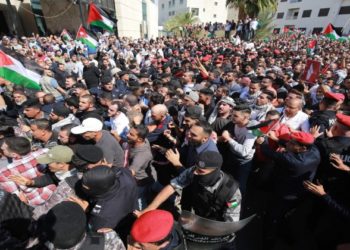 فورين بوليسي: بسبب غزة..  النظام الأردني يسير على حبل مشدود ولن يهبط بسلام