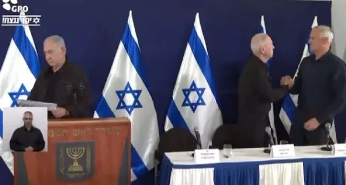 عاجزون عن الاجتماع في غرفة واحدة.. خلافات عميقة بين نتنياهو وقادة الجيش