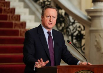 تفاصيل خطة كاميرون لـ«الخروج من عنق الزجاجة» في غزة